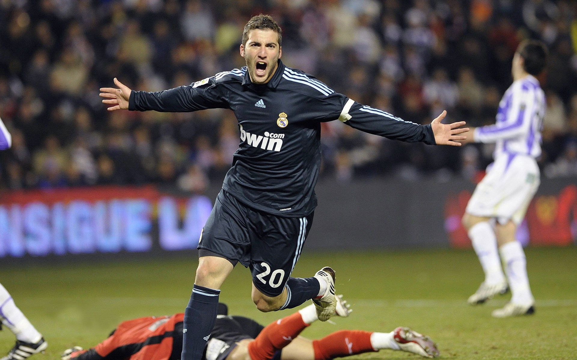 -摩纳哥在欧联杯中闯入八强，摩纳哥欧冠亚军